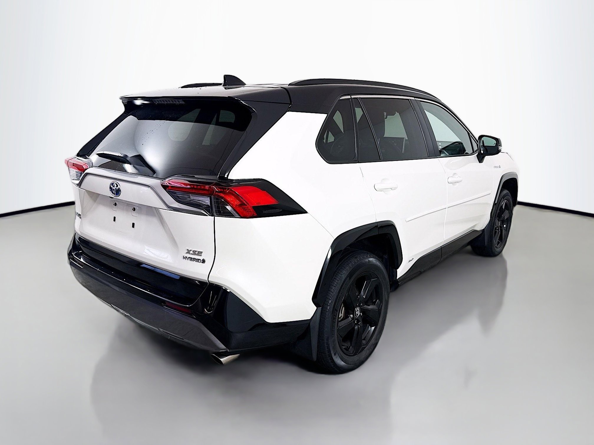 Used 2021 Toyota RAV4 XSE w/ Protection Package (TMS) image 7