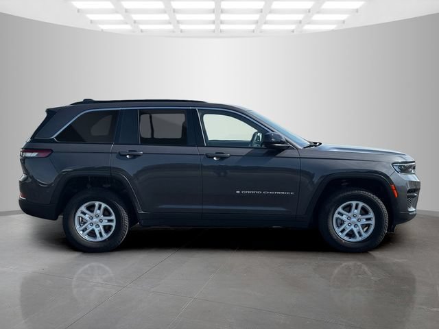 Certified 2024 Jeep Grand Cherokee Laredo w/ Luxury Tech Group I AWD/4WD image 8