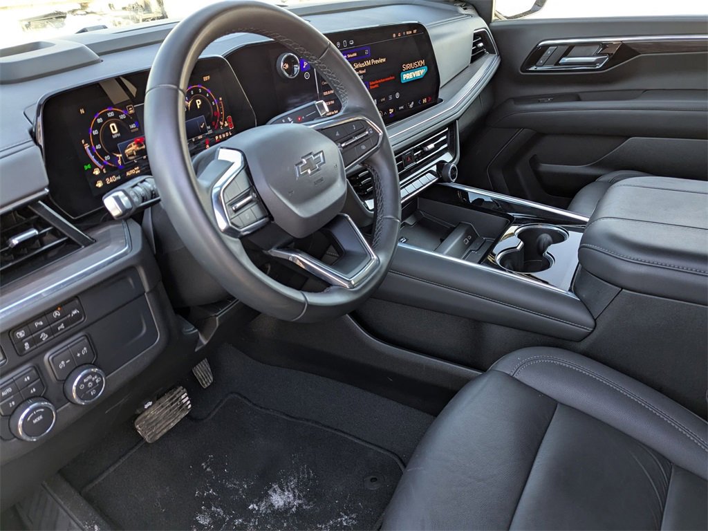 Used 2025 Chevrolet Suburban Z71 image 17