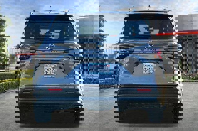 Used 2024 Toyota Sienna XLE w/ XLE Plus Package FWD image 6