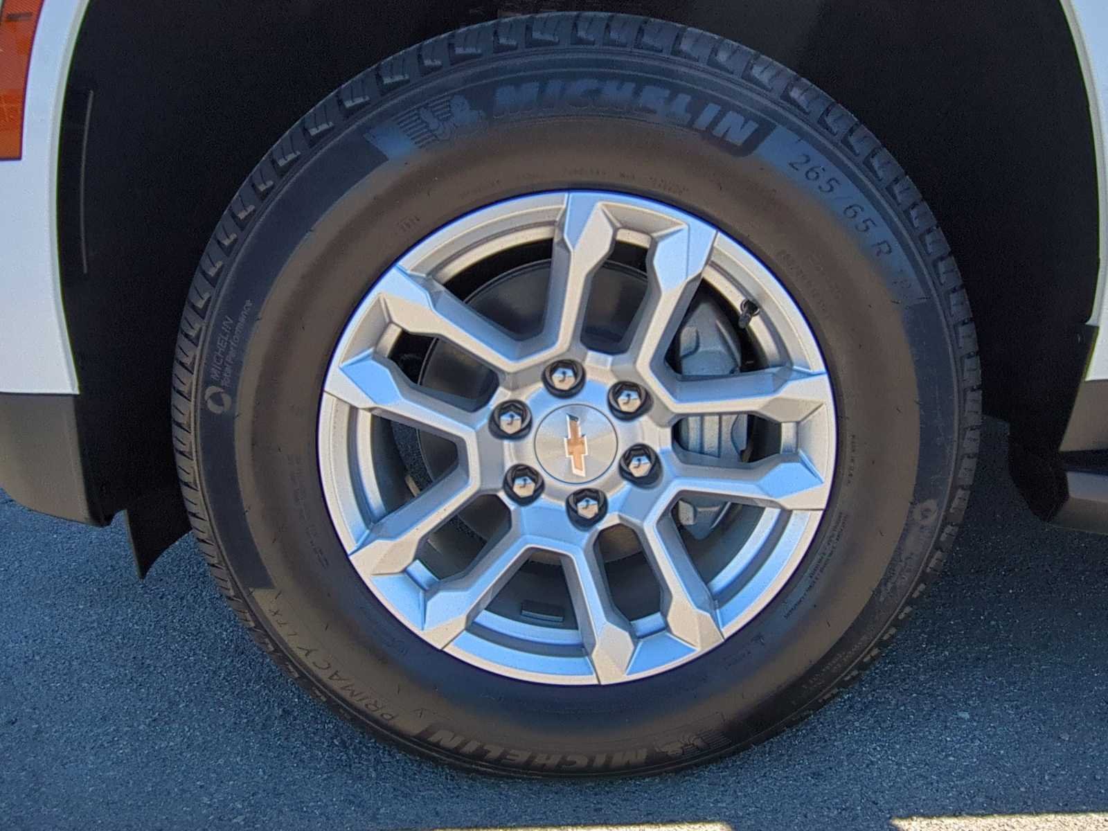 New 2026 Chevrolet Suburban LS RWD image 29