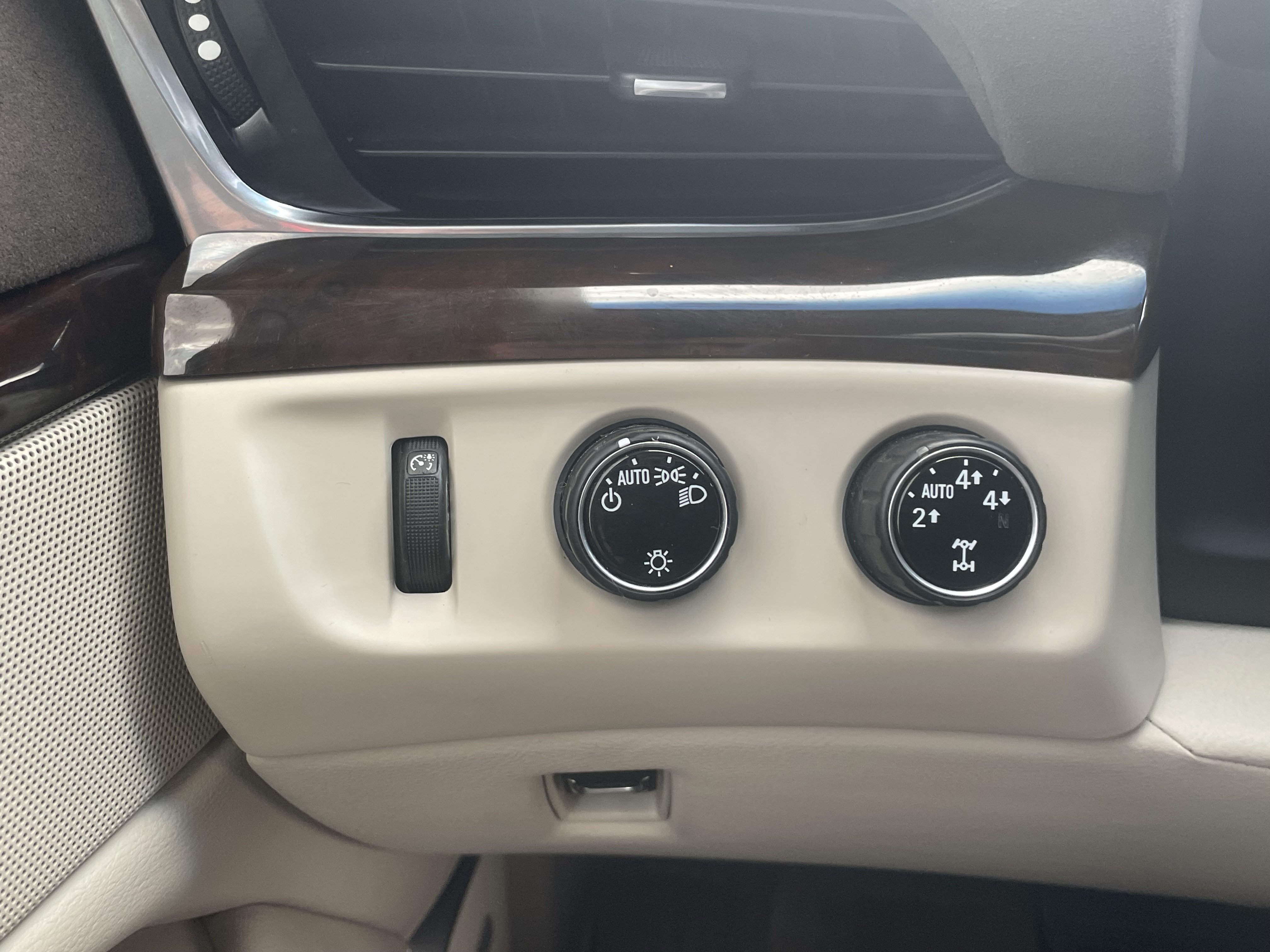 Used 2016 Cadillac Escalade ESV Premium AWD/4WD image 14
