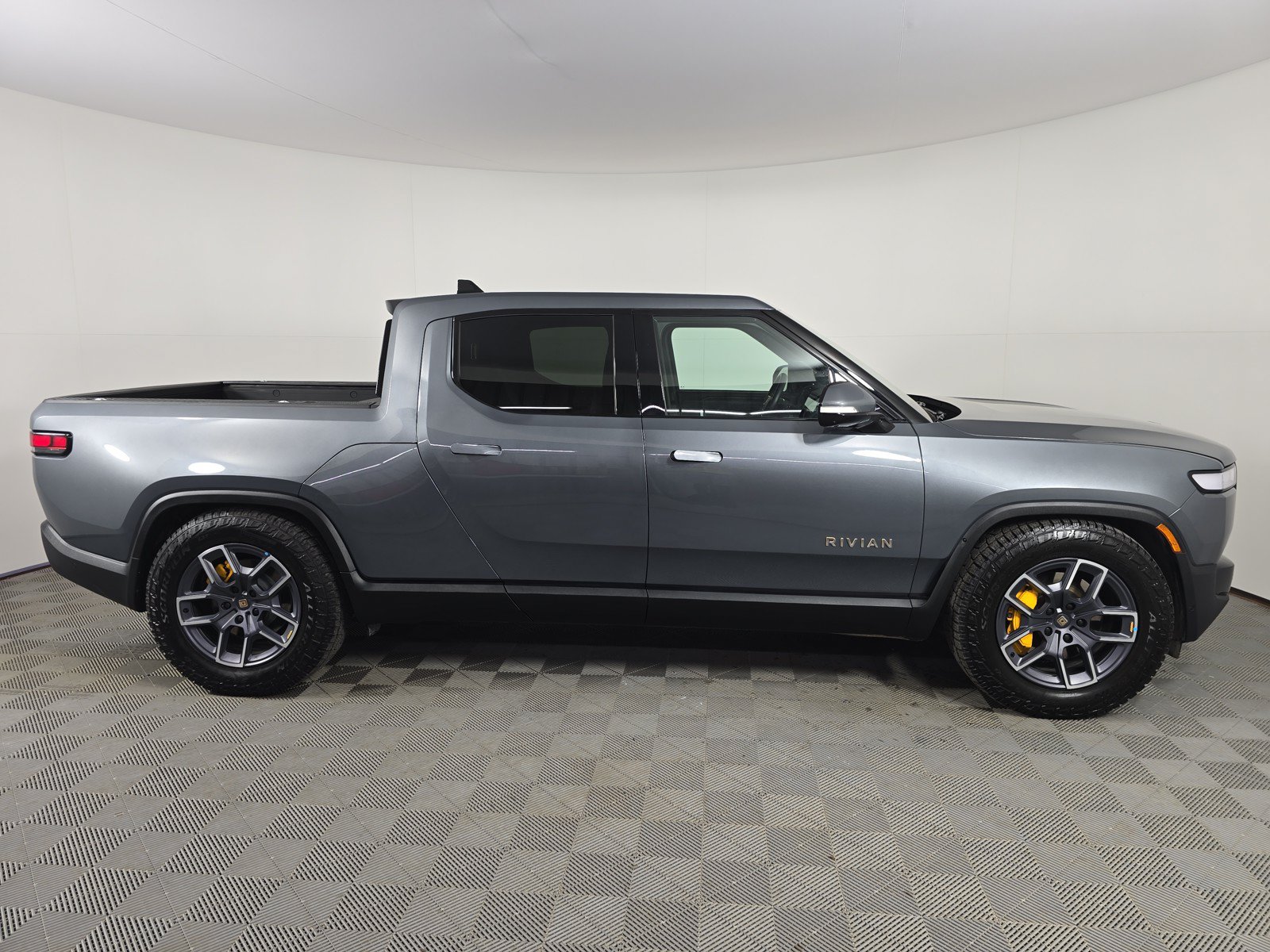 Used 2024 Rivian R1T Adventure AWD/4WD image 6
