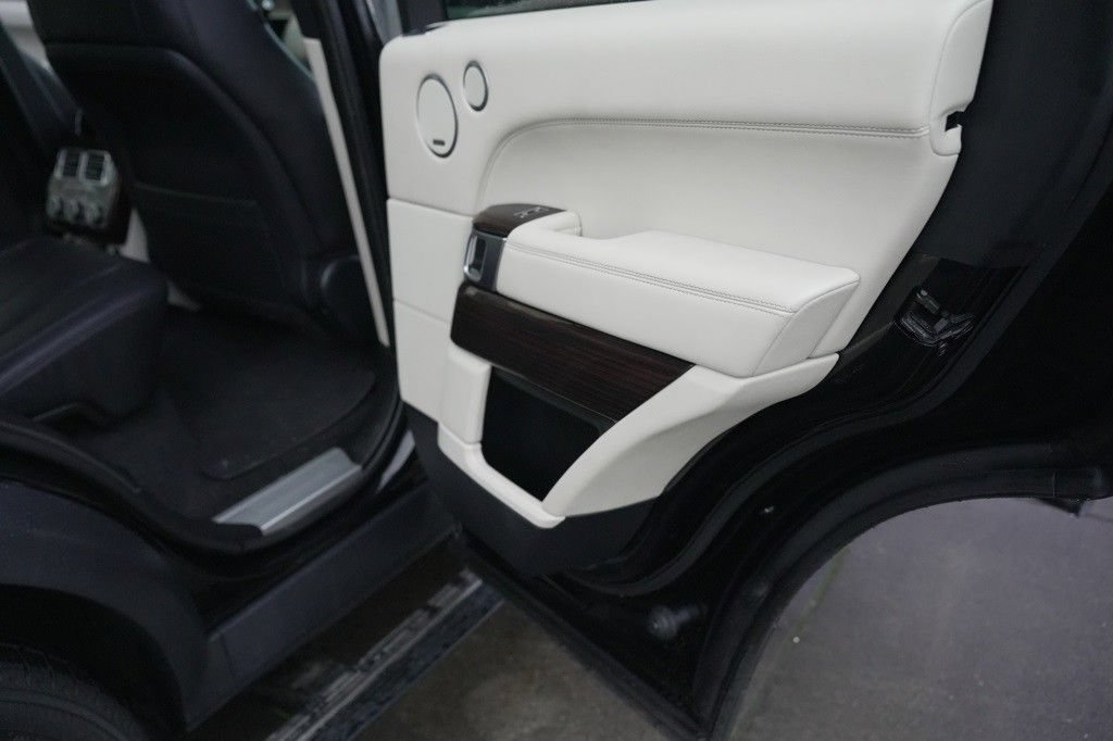 Used 2015 Land Rover Range Rover Supercharged AWD/4WD image 31