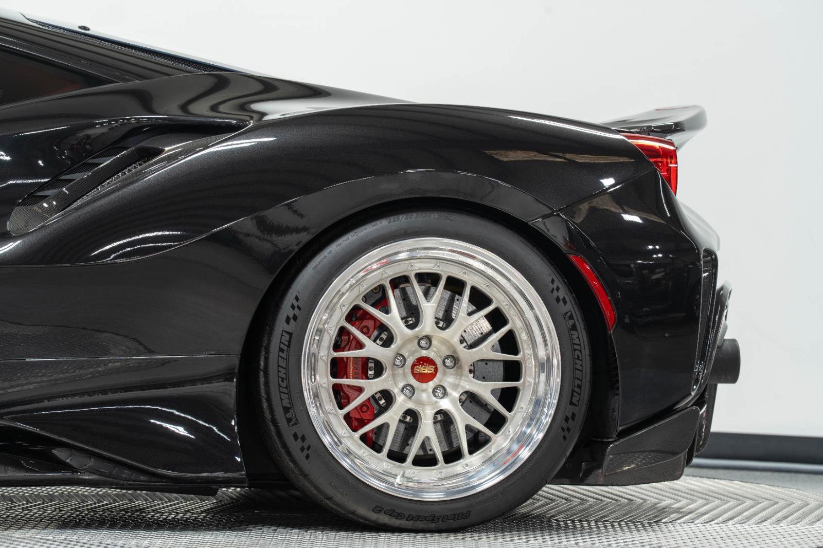 Used 2019 Ferrari 488 Pista Coupe RWD image 12