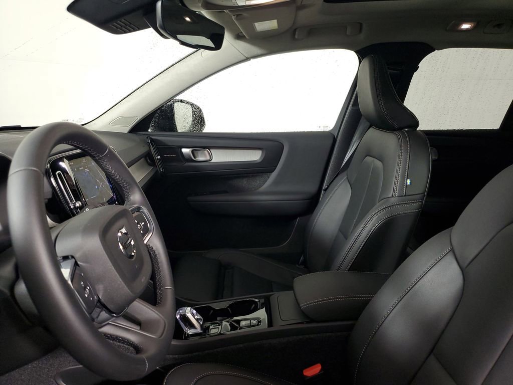 Used 2026 Volvo XC40 B5 Ultra w/ Protection Package Premier image 24