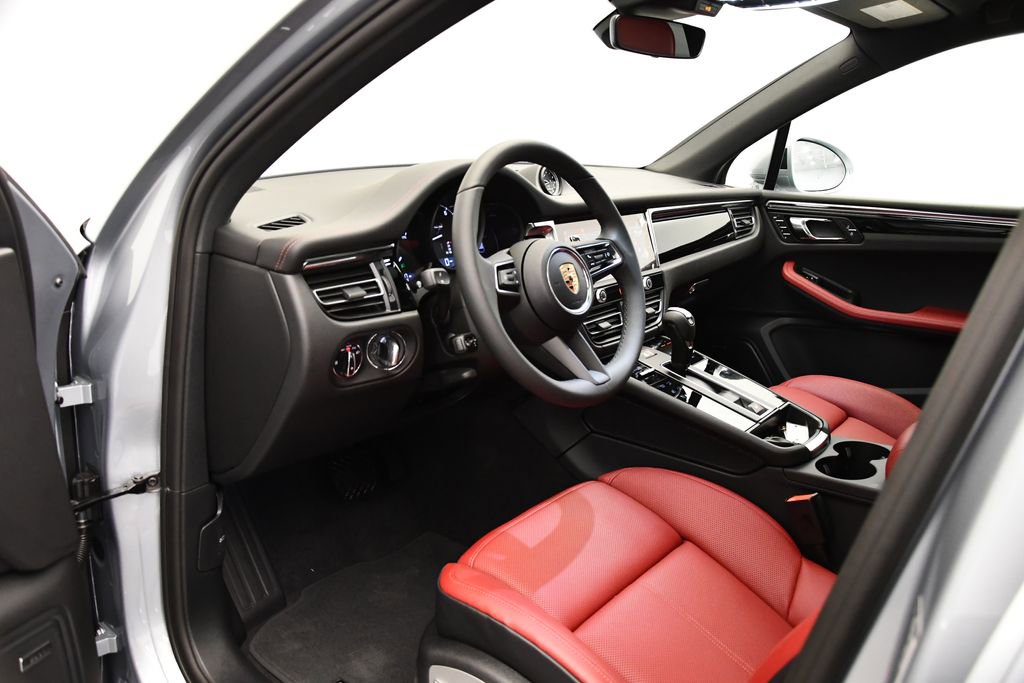 Used 2025 Porsche Macan Turbo image 40
