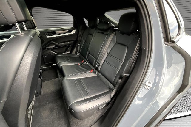 Used 2024 Porsche Cayenne S AWD/4WD image 21