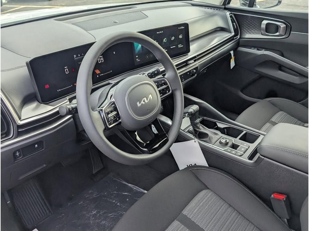 New 2025 Kia Sorento LX image 13