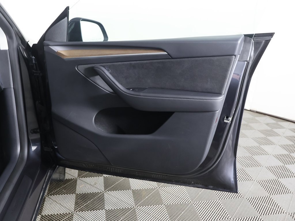 Used 2024 Tesla Model Y Long Range image 24
