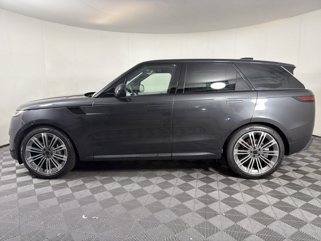 New 2027 Land Rover Range Rover Sport SE AWD/4WD image 2
