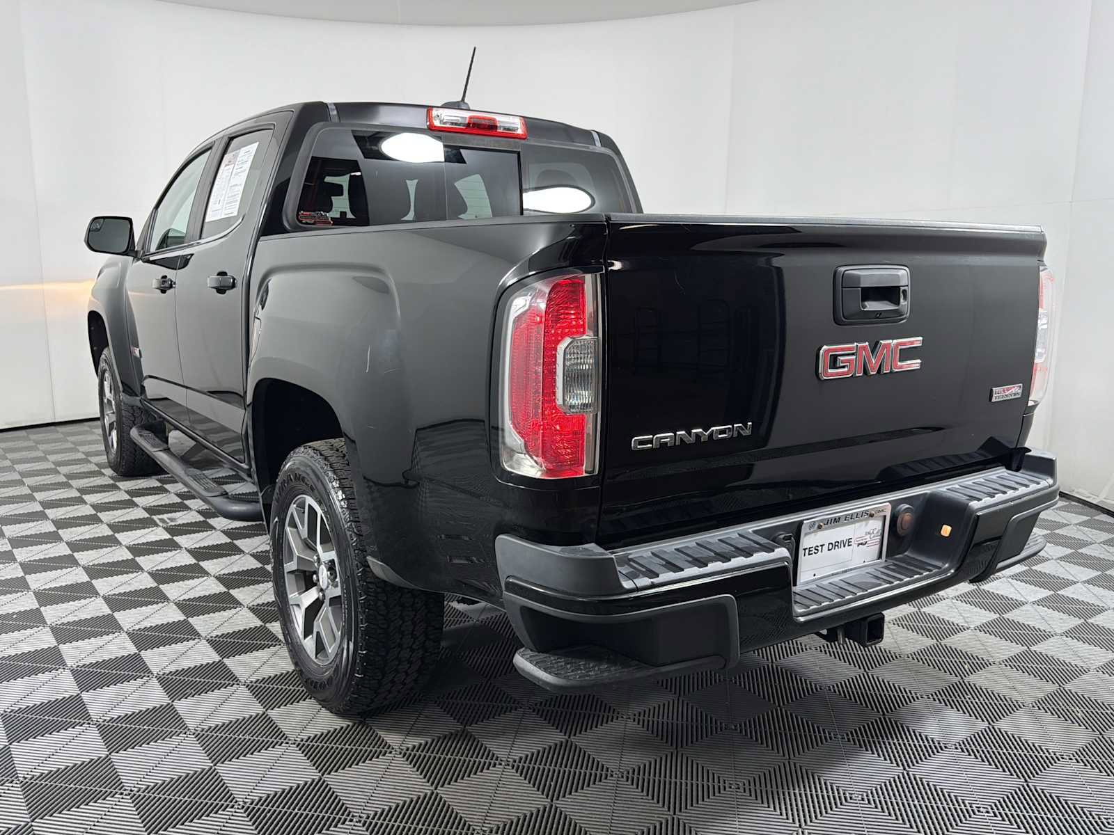 Used 2016 GMC Canyon SLE w/ All Terrain Package image 4
