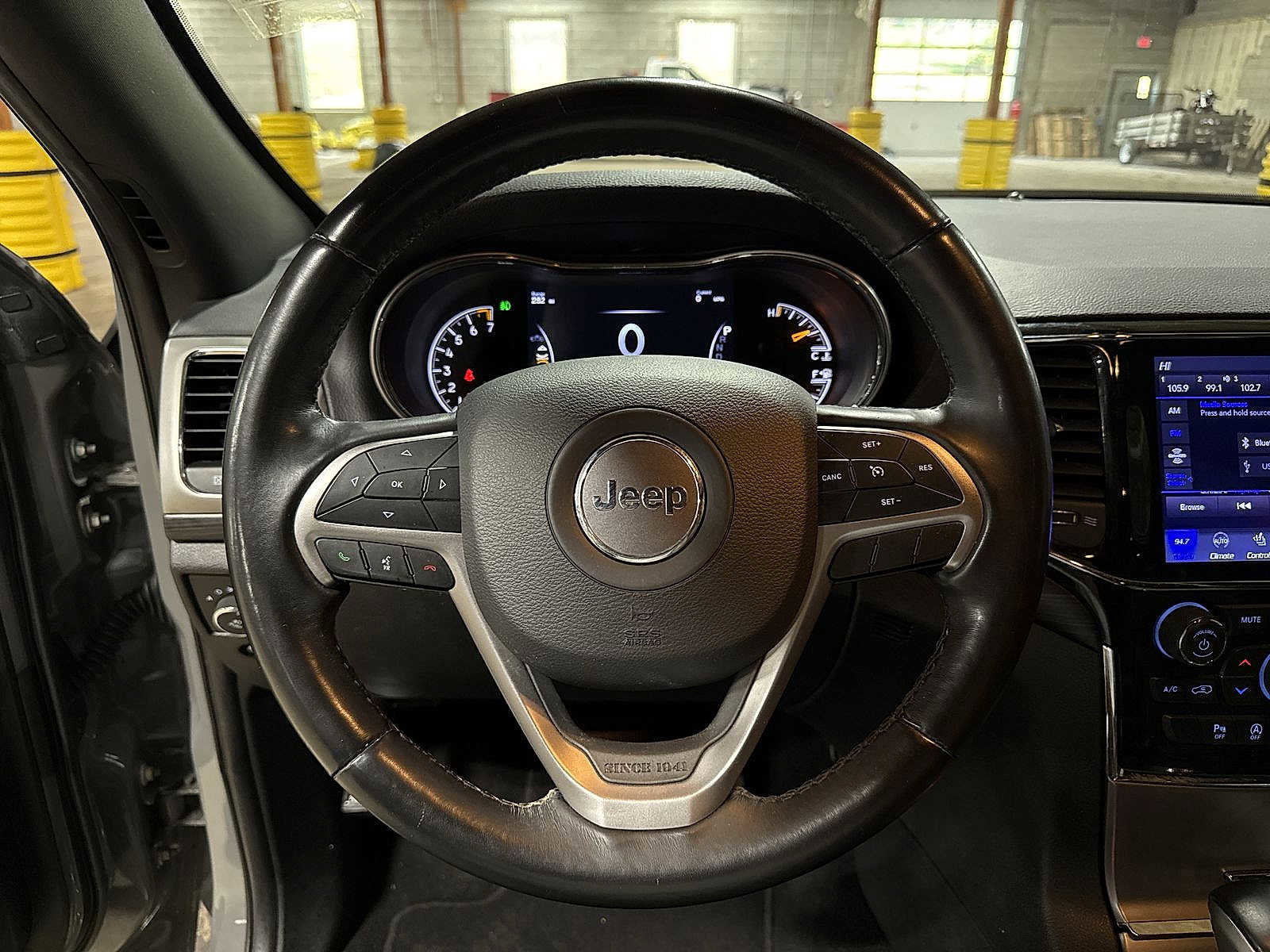 Used 2021 Jeep Grand Cherokee Laredo X image 18