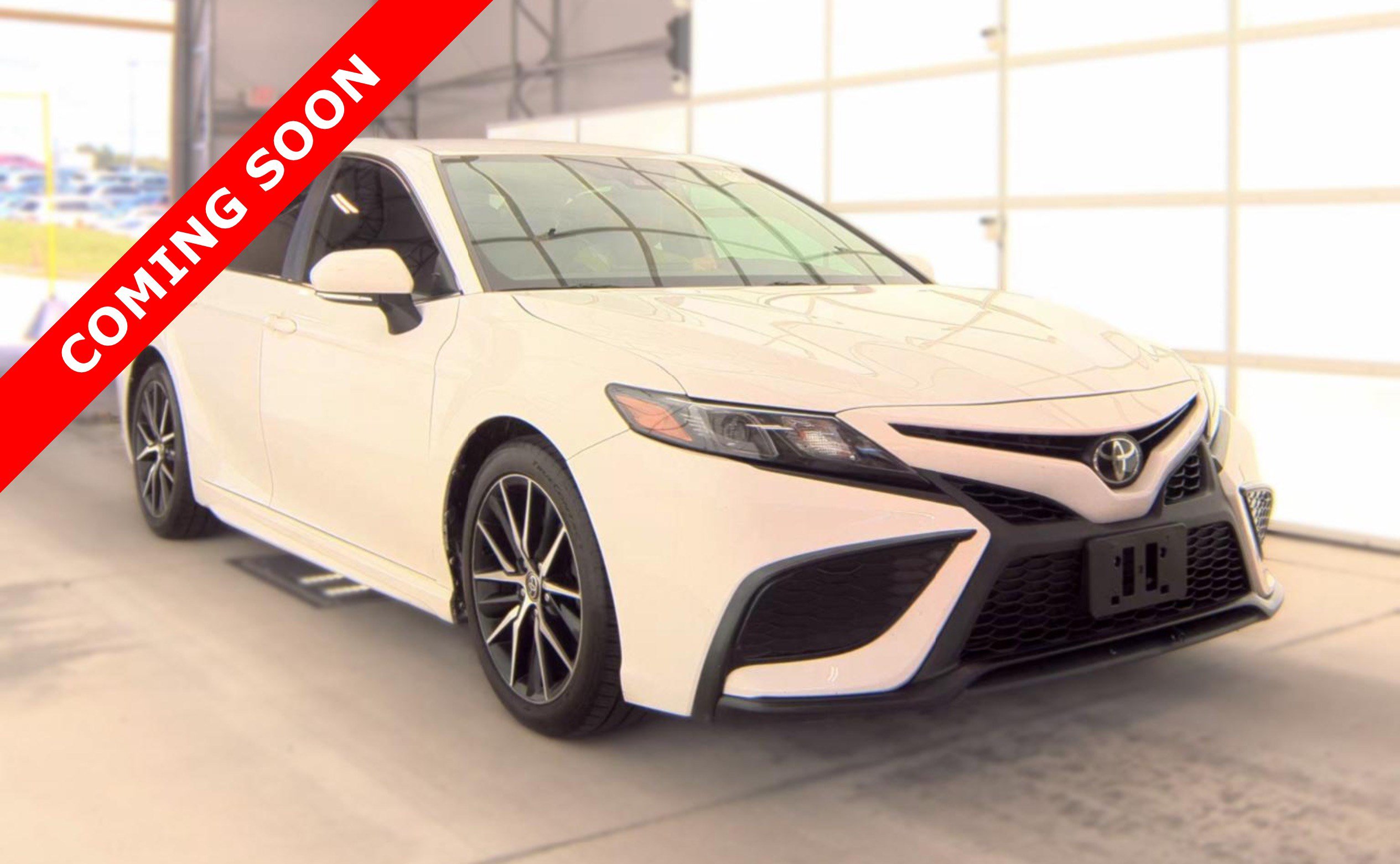 Used 2023 Toyota Camry SE FWD image 3