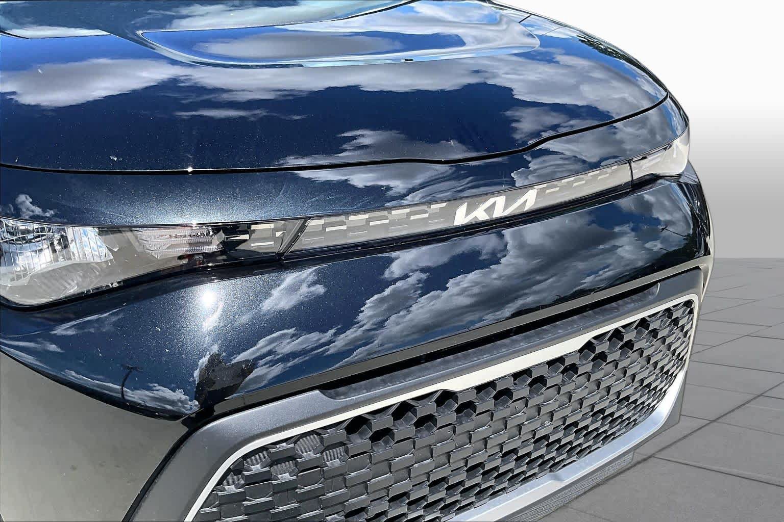 Certified 2025 Kia Soul LX w/ LX Technology Package FWD image 28