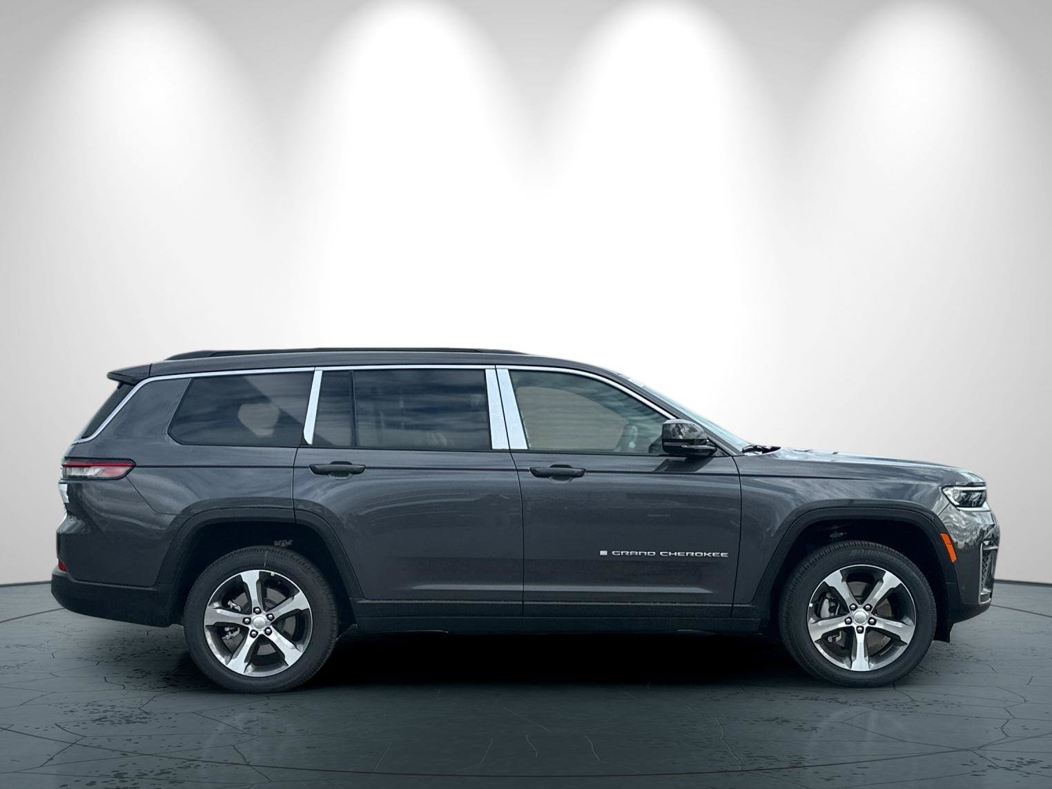 New 2026 Jeep Grand Cherokee L Limited w/ Luxury Tech Group II AWD/4WD image 3