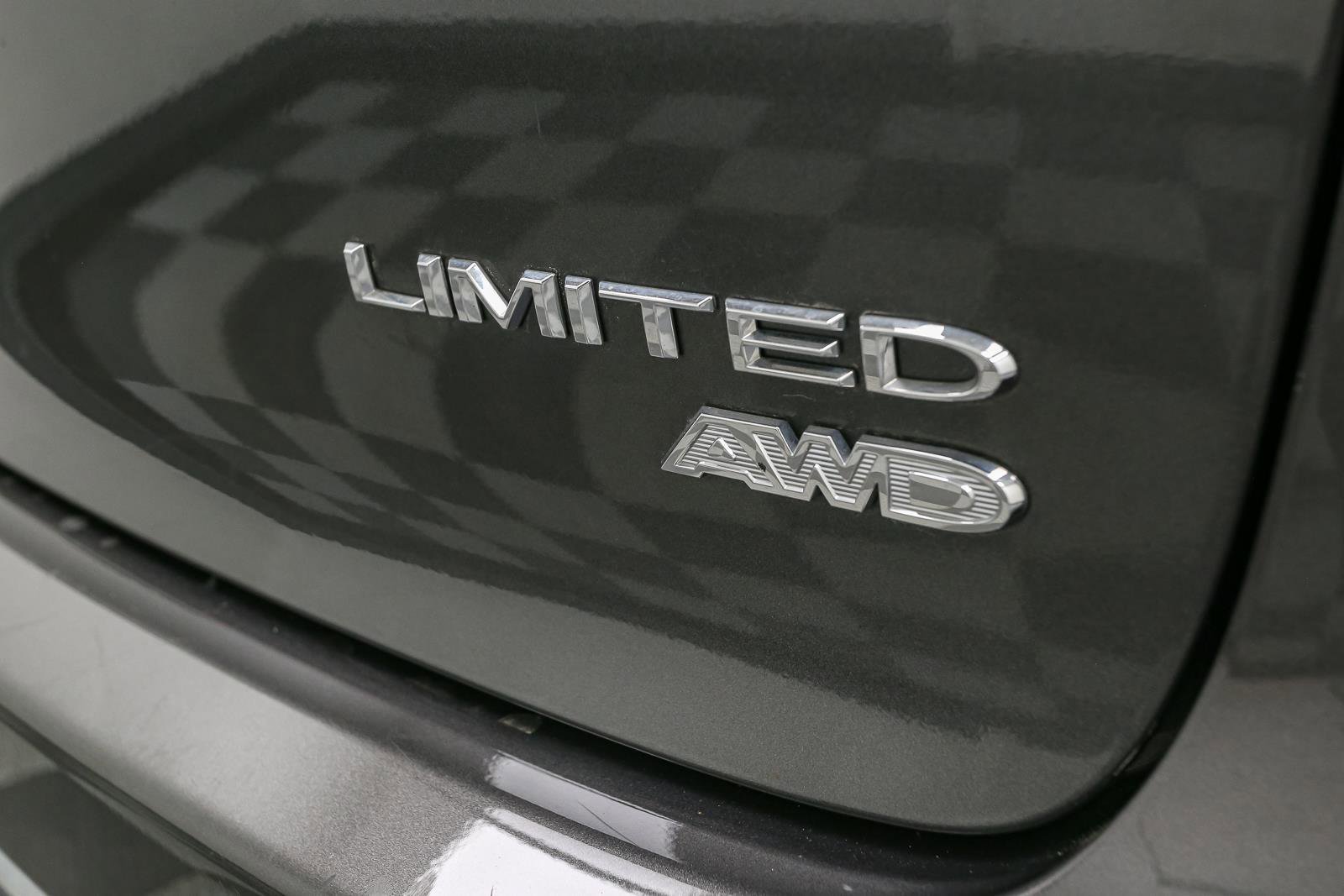 Used 2022 Chrysler Pacifica Limited w/ Uconnect Theater Family Group AWD/4WD image 10