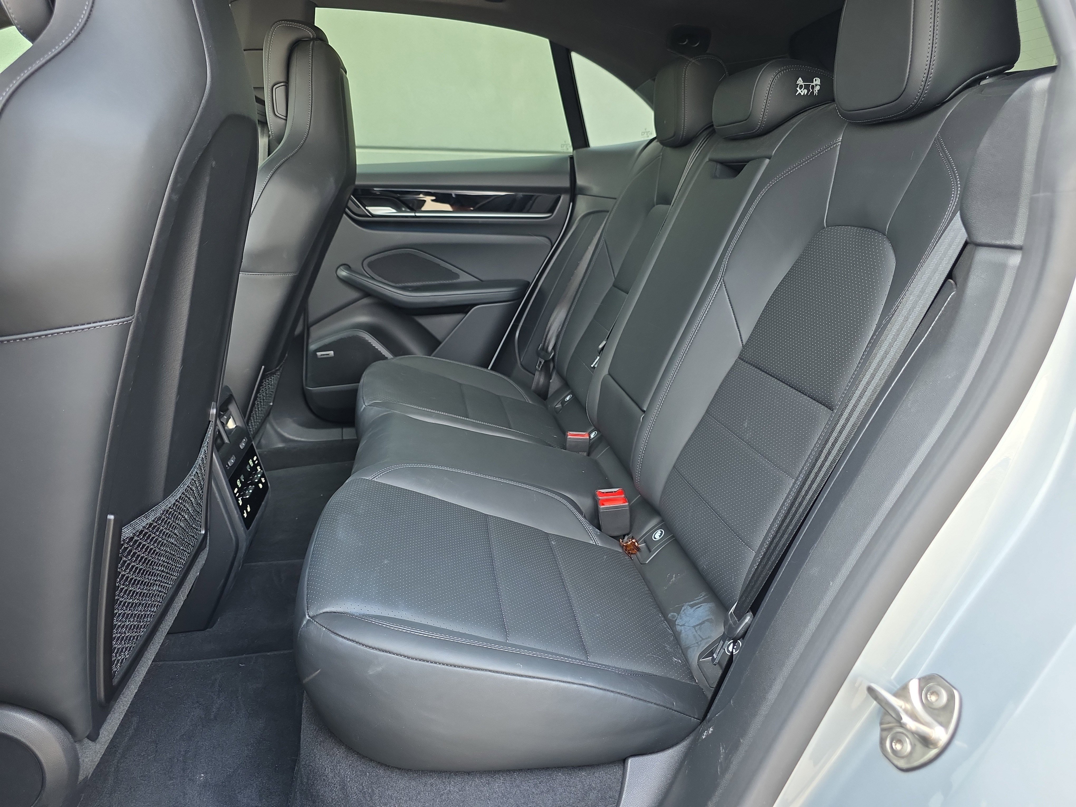 Used 2025 Porsche Macan 4 Electric AWD/4WD image 13