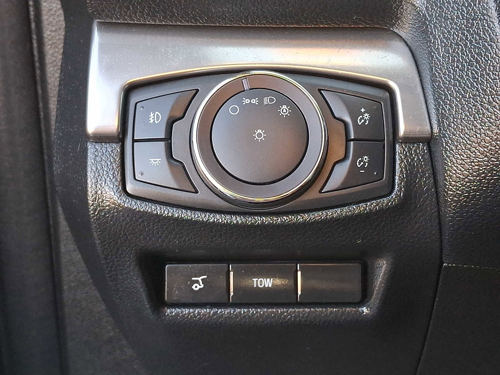 Certified 2019 Ford Explorer XLT w/ Equipment Group 202A AWD/4WD image 27