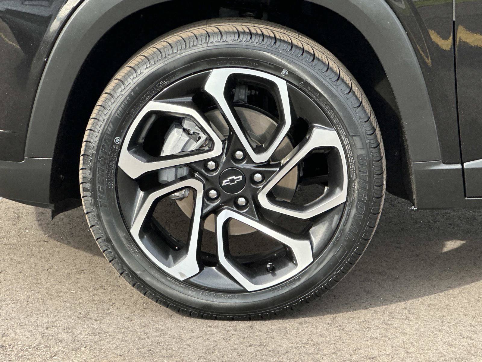 Certified 2025 Chevrolet Trax RS w/ Driver Confidence Package FWD image 8