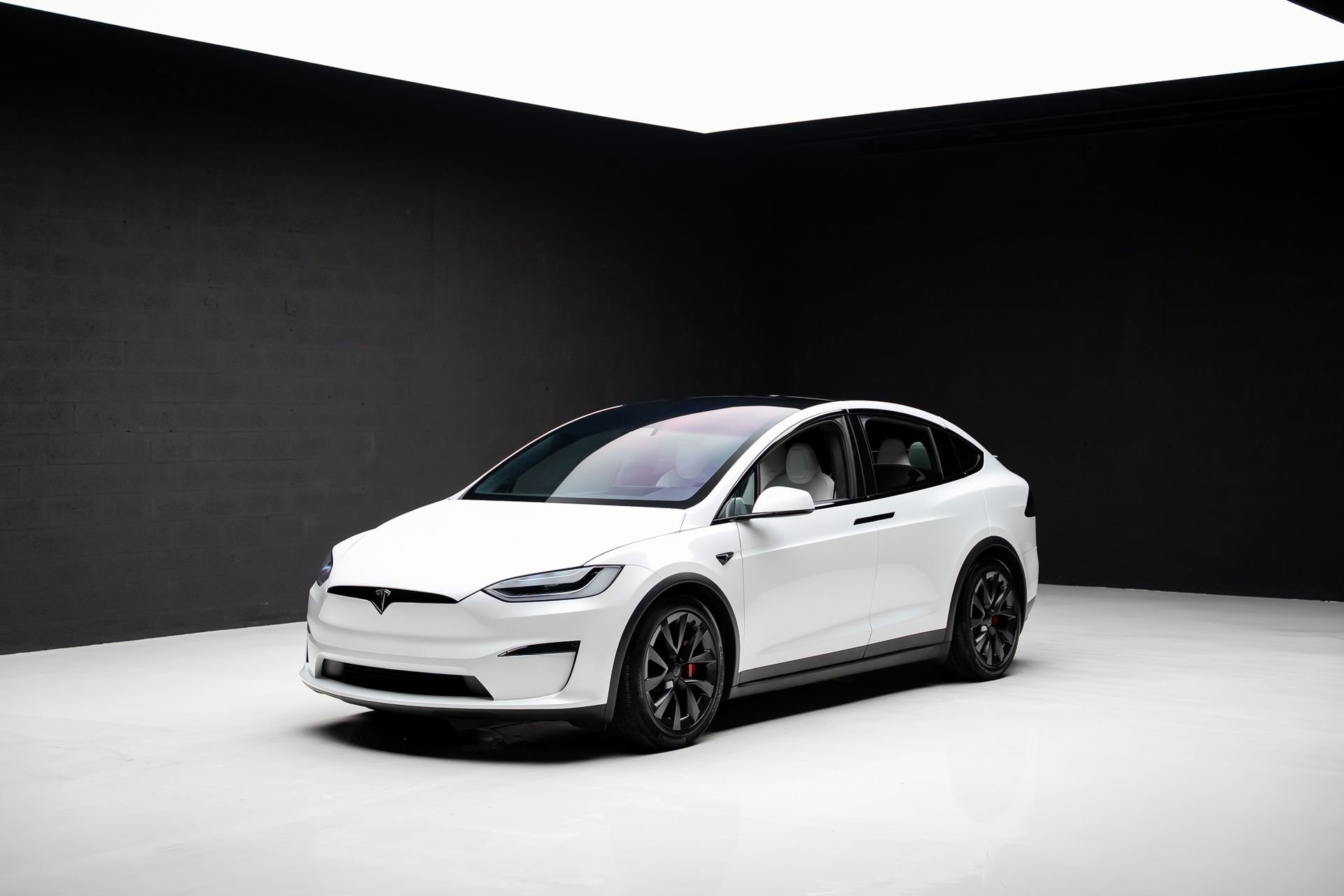 Used 2023 Tesla Model X Plaid image 4