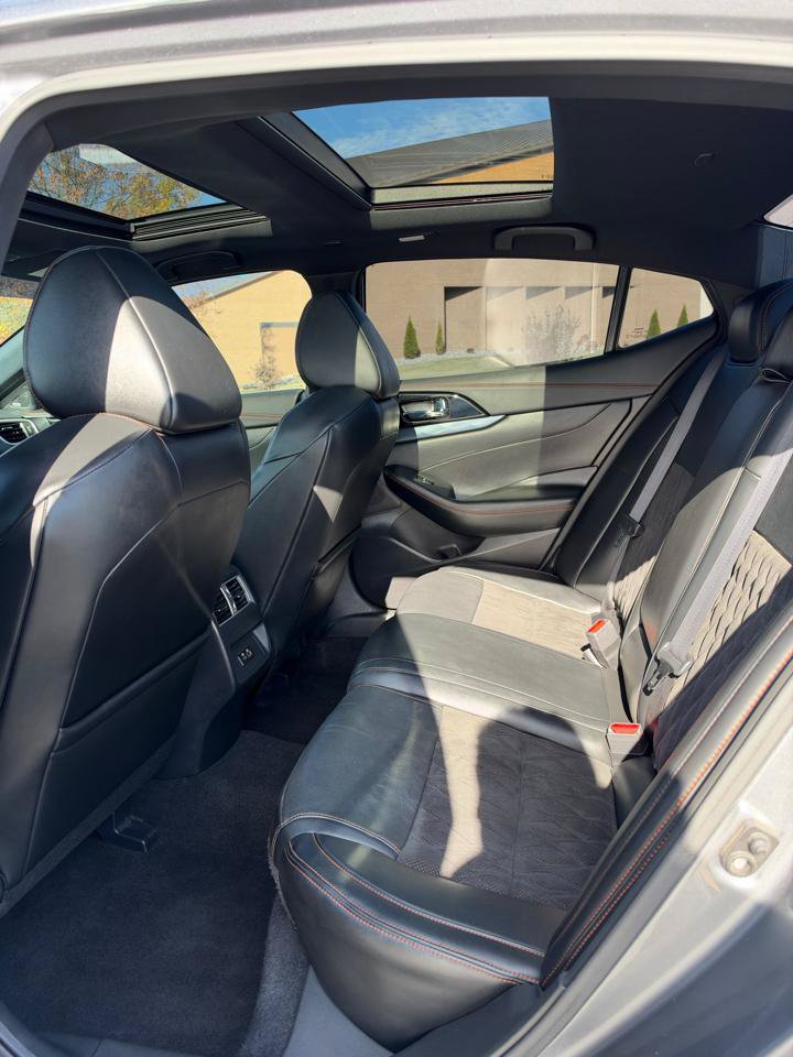 Used 2023 Nissan Maxima SR w/ Sport Mat Group FWD image 10