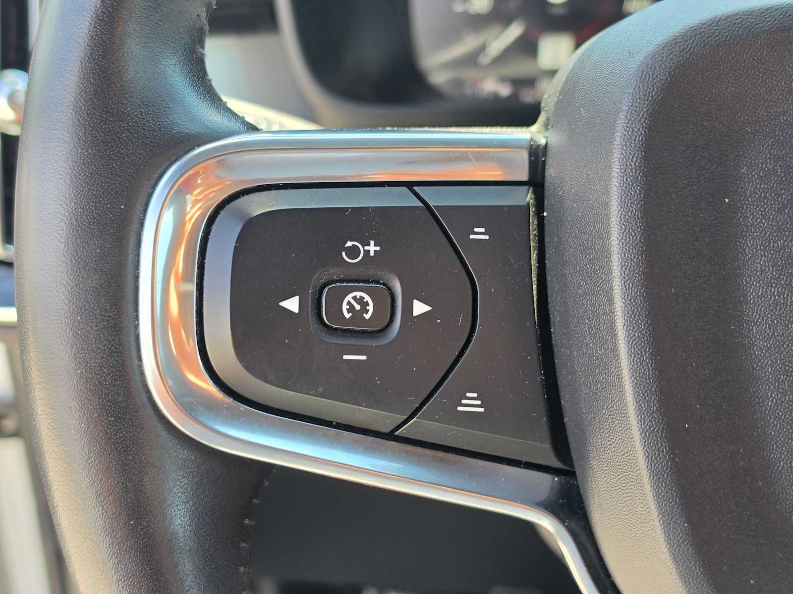 Used 2019 Volvo XC40 T5 Momentum AWD/4WD image 28