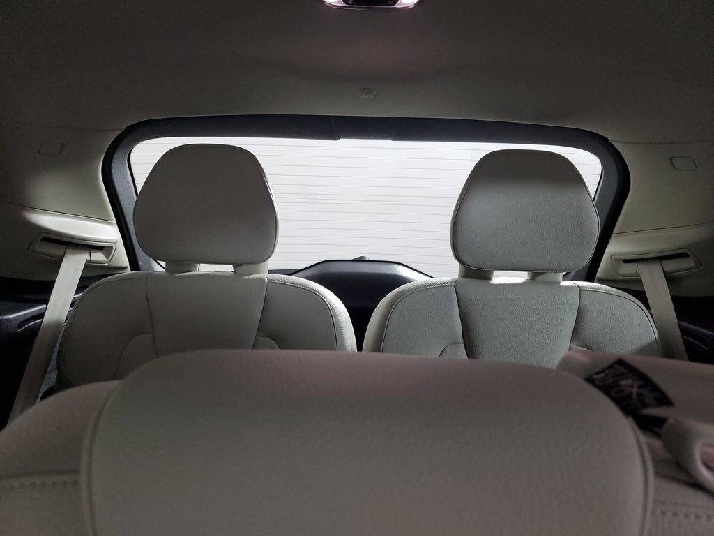 Used 2022 Volvo XC90 T5 Momentum w/ Climate Package FWD image 17