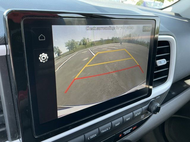 Used 2025 Hyundai Venue Limited FWD image 24