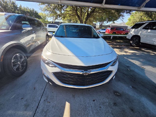Used 2023 Chevrolet Malibu RS w/ Driver Confidence Package FWD image 2