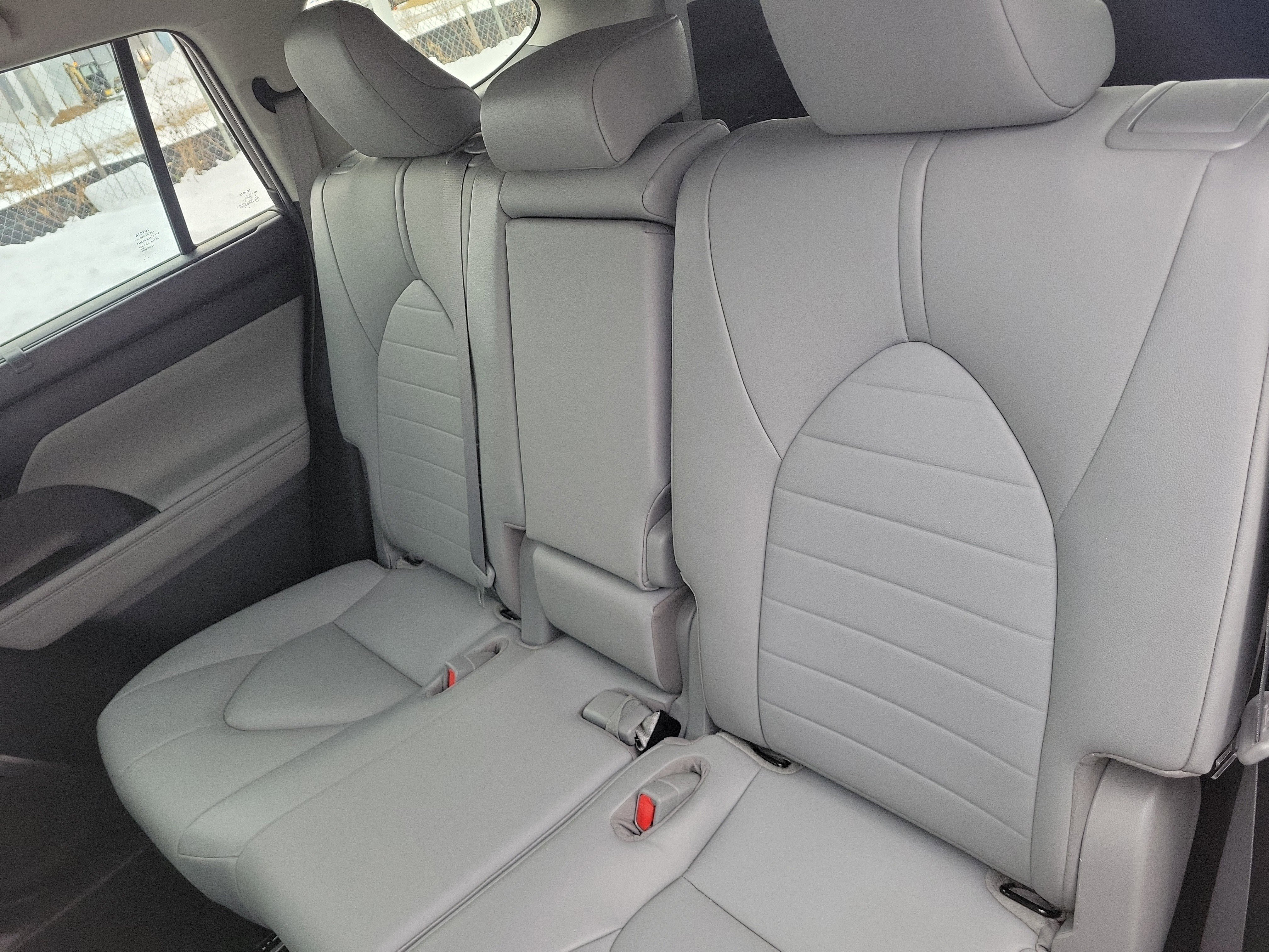 Used 2020 Toyota Highlander XLE image 11