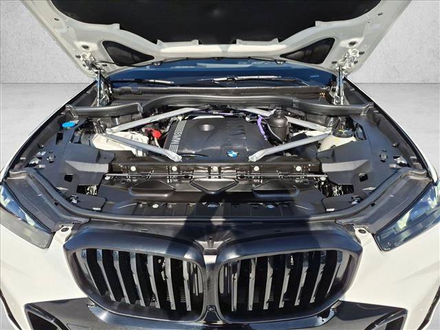 Used 2025 BMW X5 sDrive40i w/ M Sport Package RWD image 25
