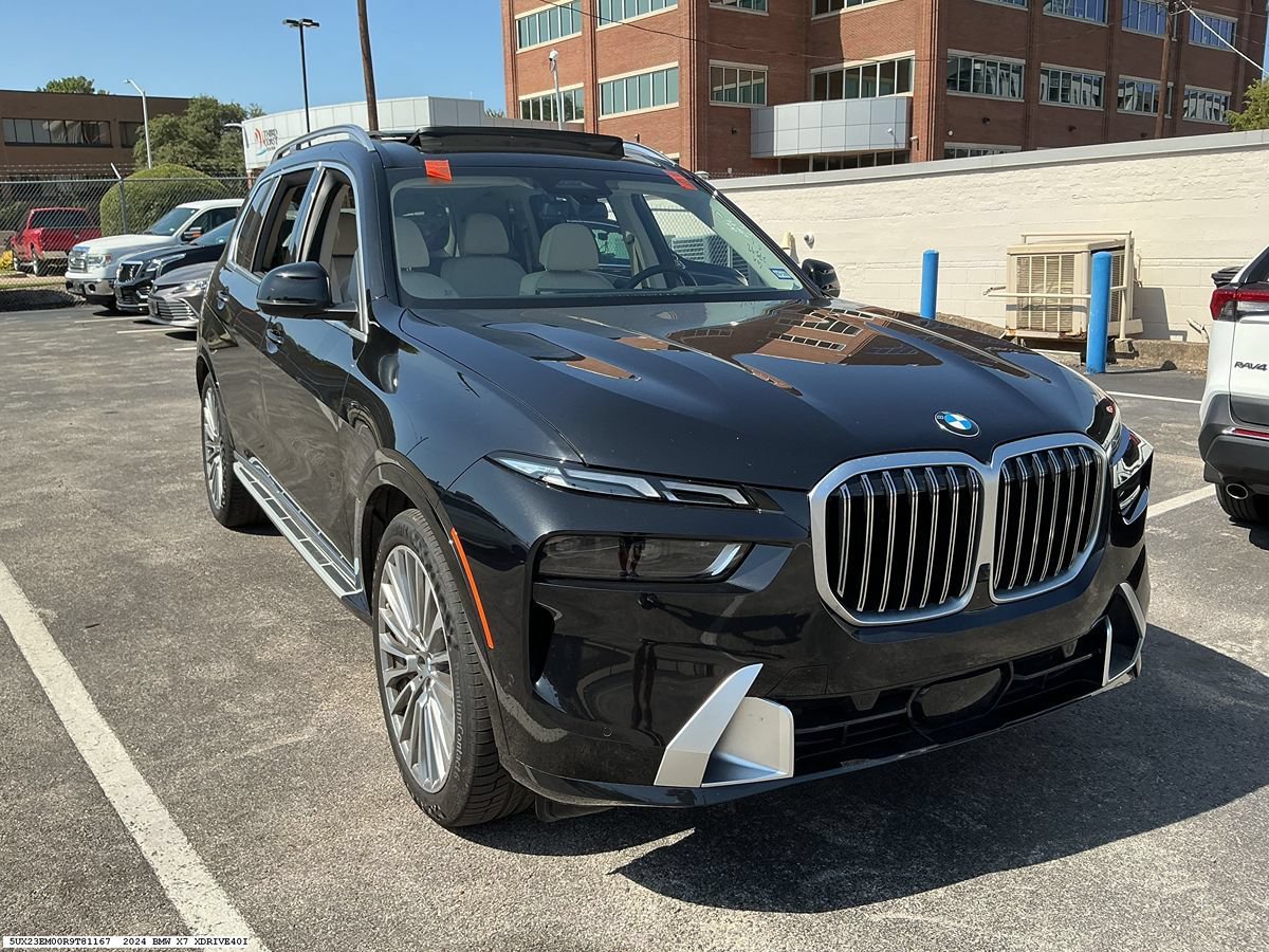 Used 2024 BMW X7 xDrive40i w/ Premium Package AWD/4WD image 4