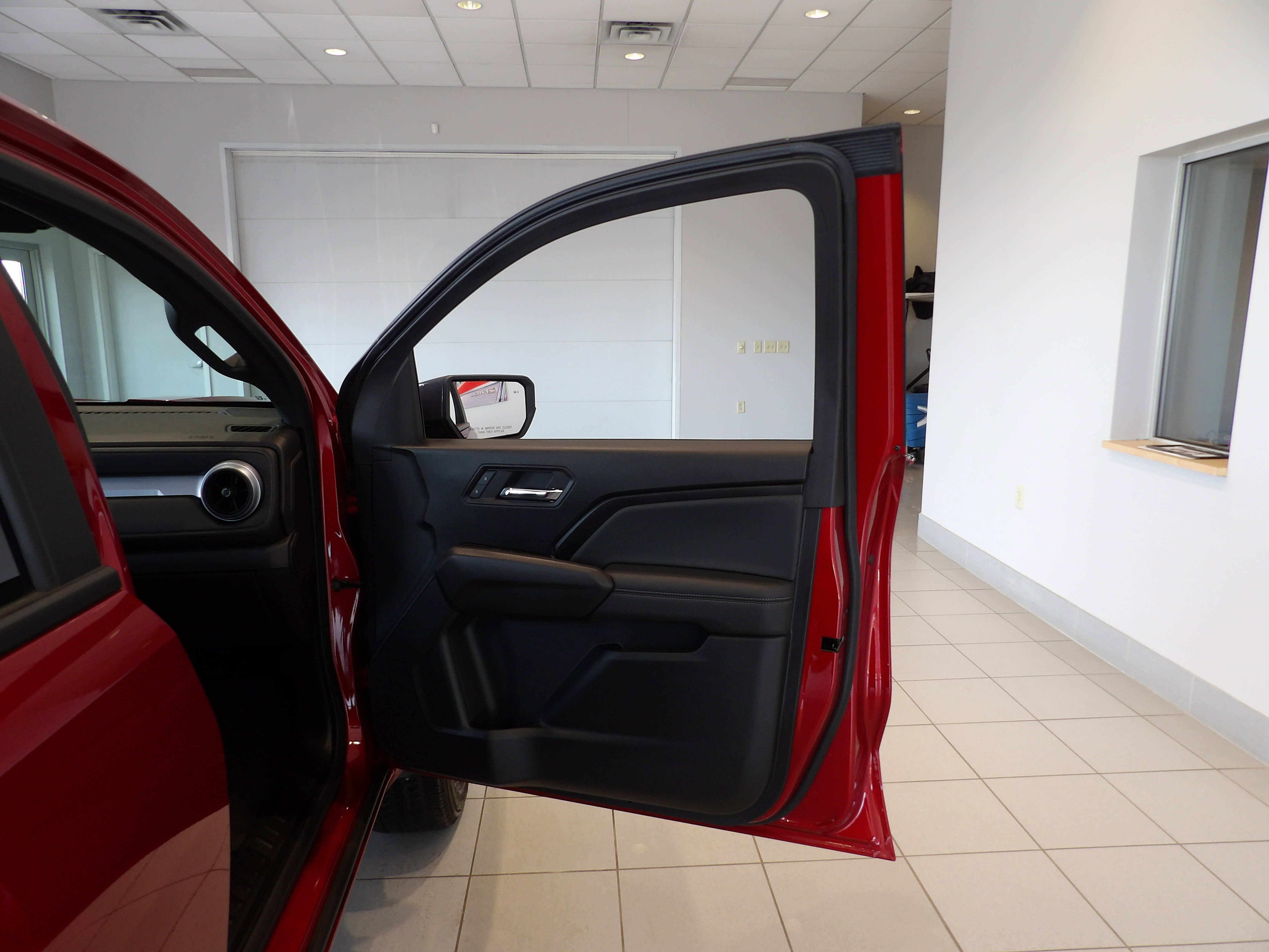 Used 2024 Chevrolet Colorado LT w/ LT Convenience Package III image 23