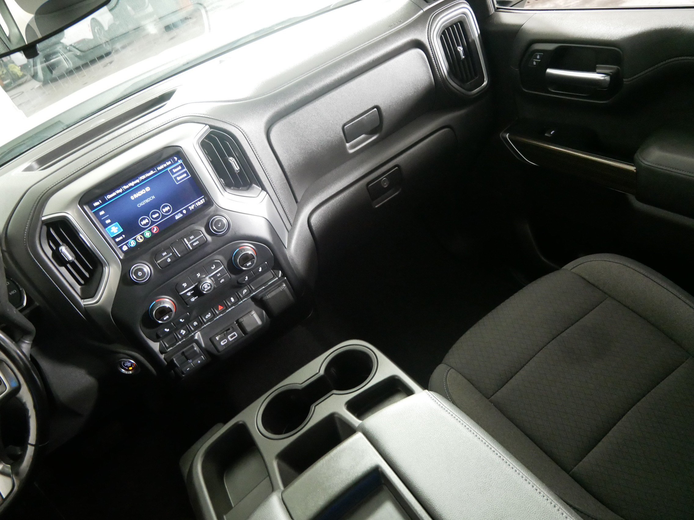 Certified 2019 Chevrolet Silverado 1500 LT w/ All-Star Edition AWD/4WD image 11
