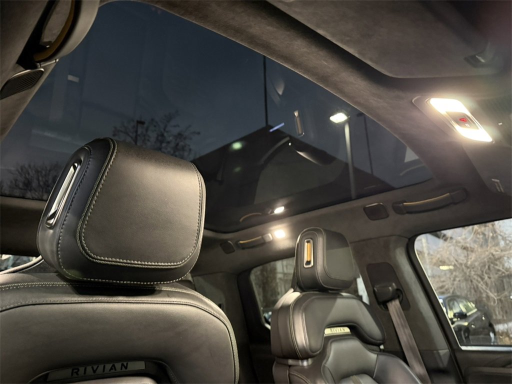 Used 2022 Rivian R1T Launch Edition image 16