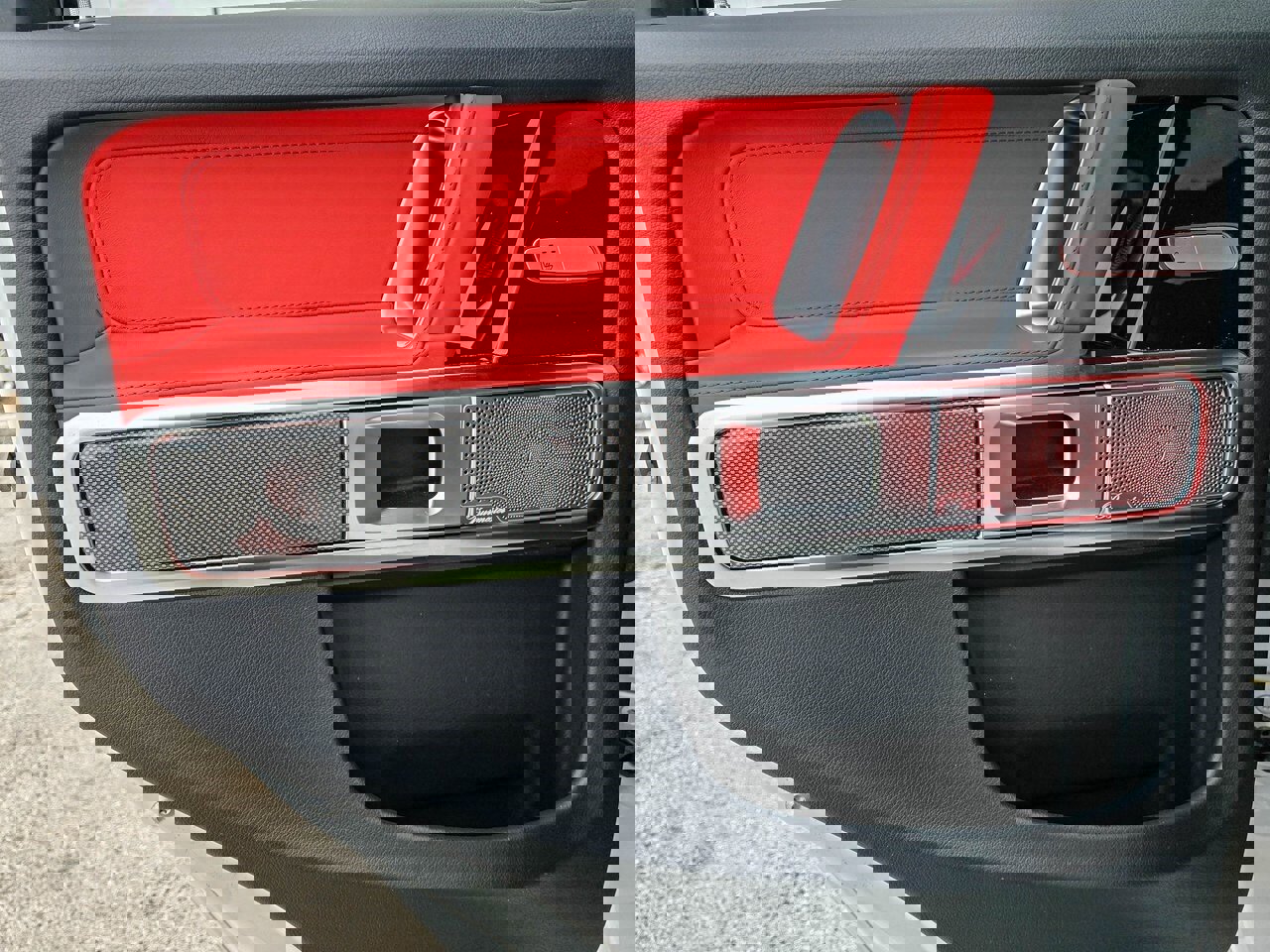 Used 2025 Mercedes-Benz G 550 image 32