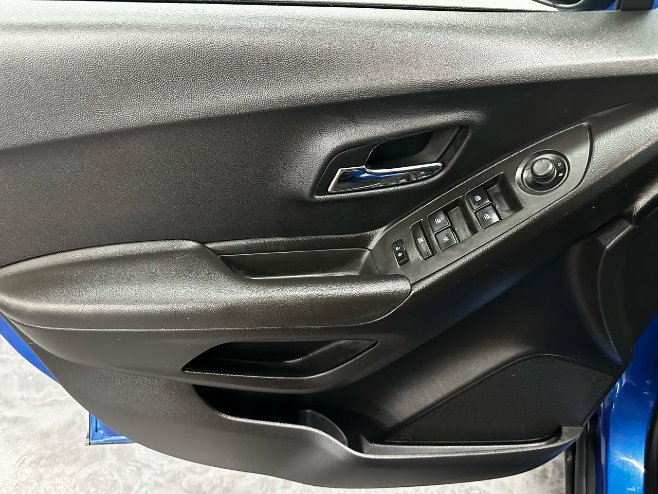 Used 2015 Chevrolet Trax LS FWD image 9