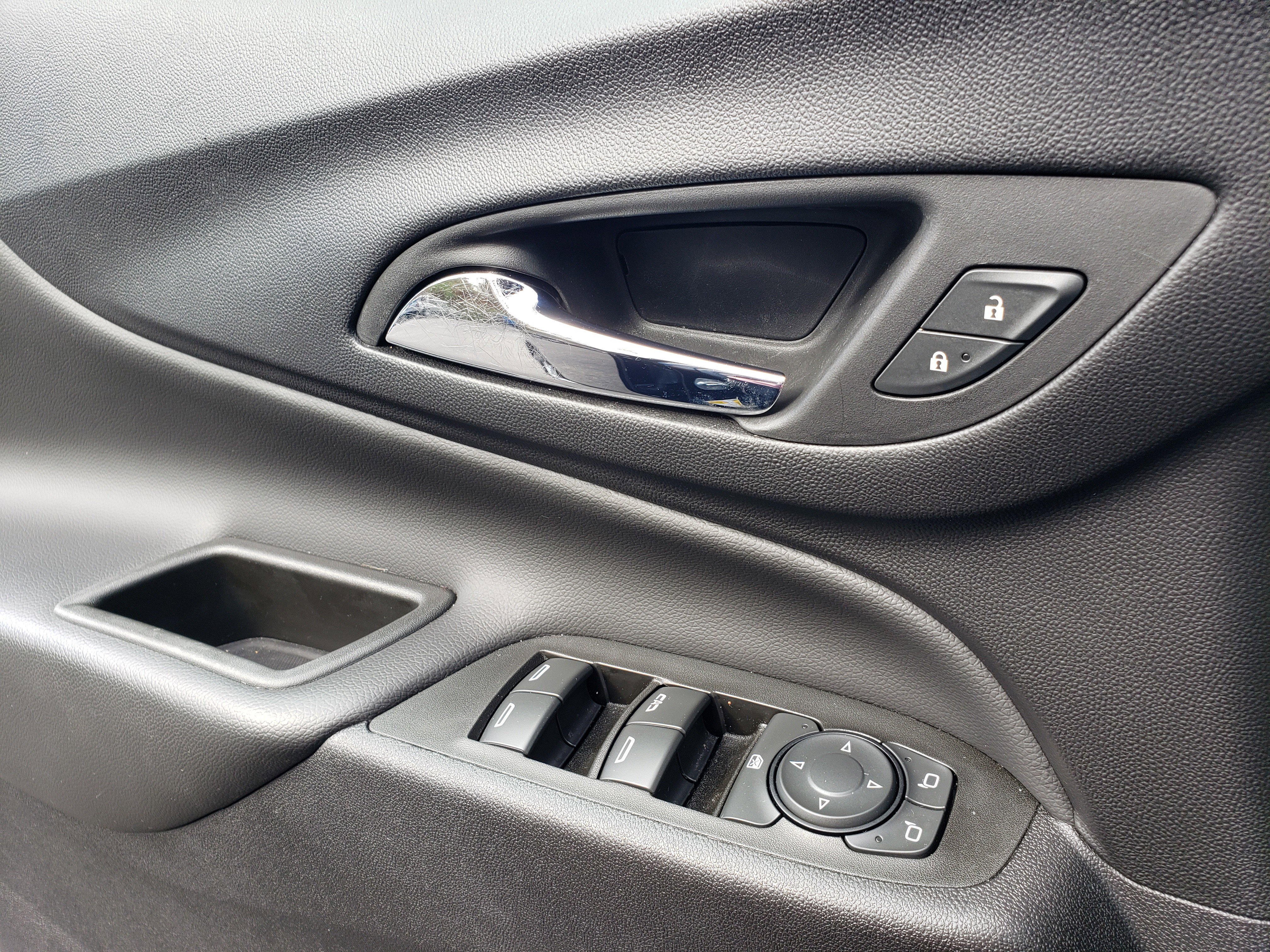 Used 2022 Chevrolet Equinox LT w/ Driver Convenience Package image 14