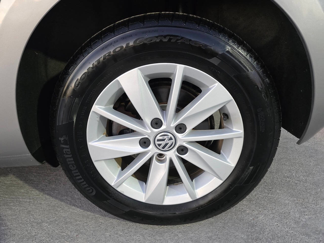 Used 2015 Volkswagen Golf S image 53