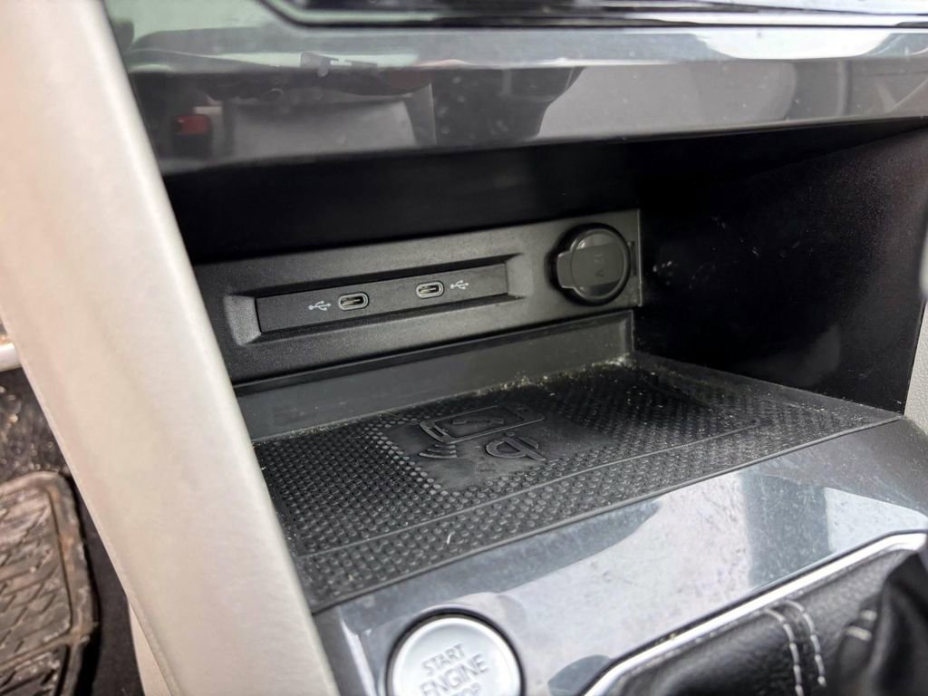 Used 2022 Volkswagen Tiguan SE R-Line image 22