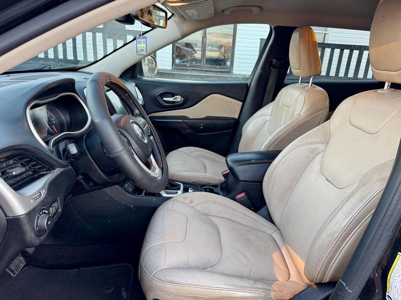 Used 2016 Jeep Cherokee Limited image 12