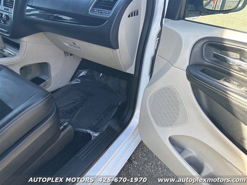 Used 2017 Dodge Grand Caravan SXT FWD image 9