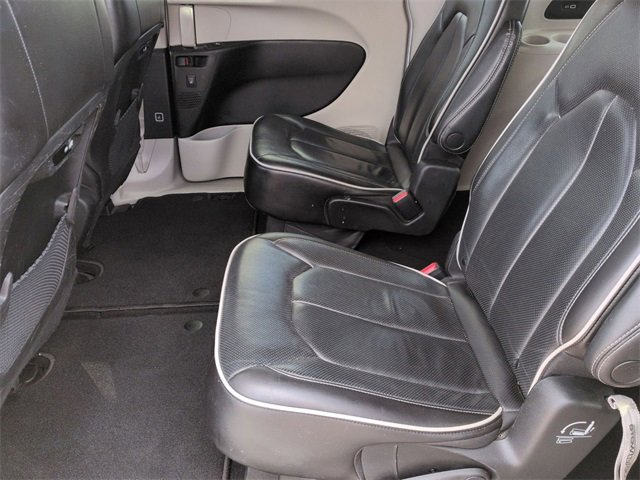 Certified 2023 Chrysler Pacifica Limited image 27