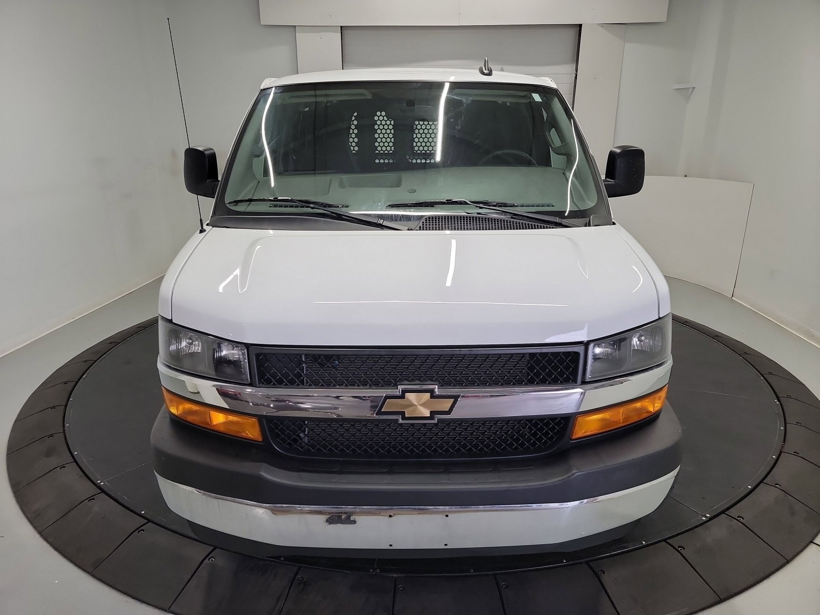 Used 2024 Chevrolet Express 2500 w/ Driver Convenience Package RWD image 2