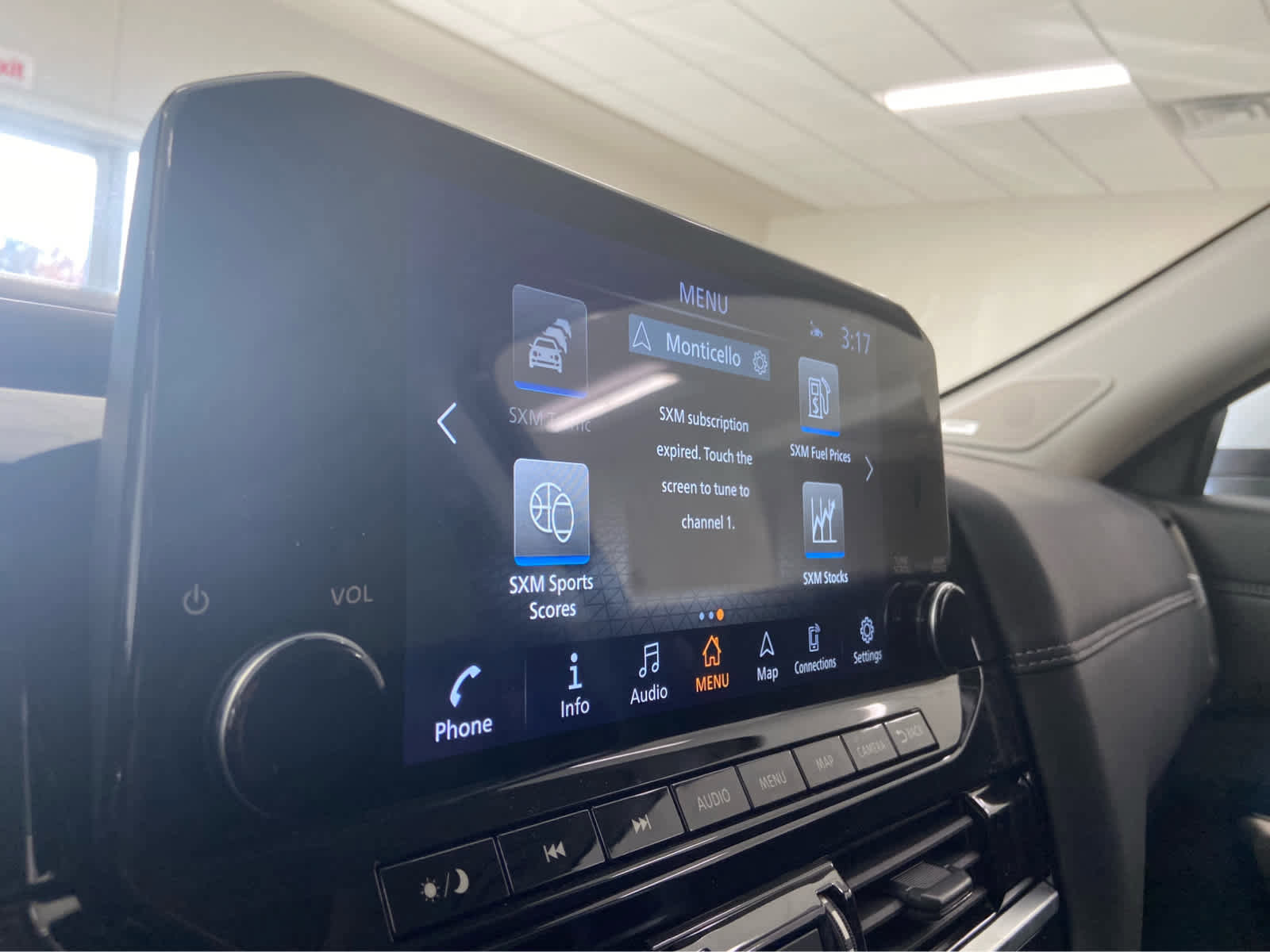 Used 2025 Nissan Pathfinder Platinum w/ Cargo Package image 28