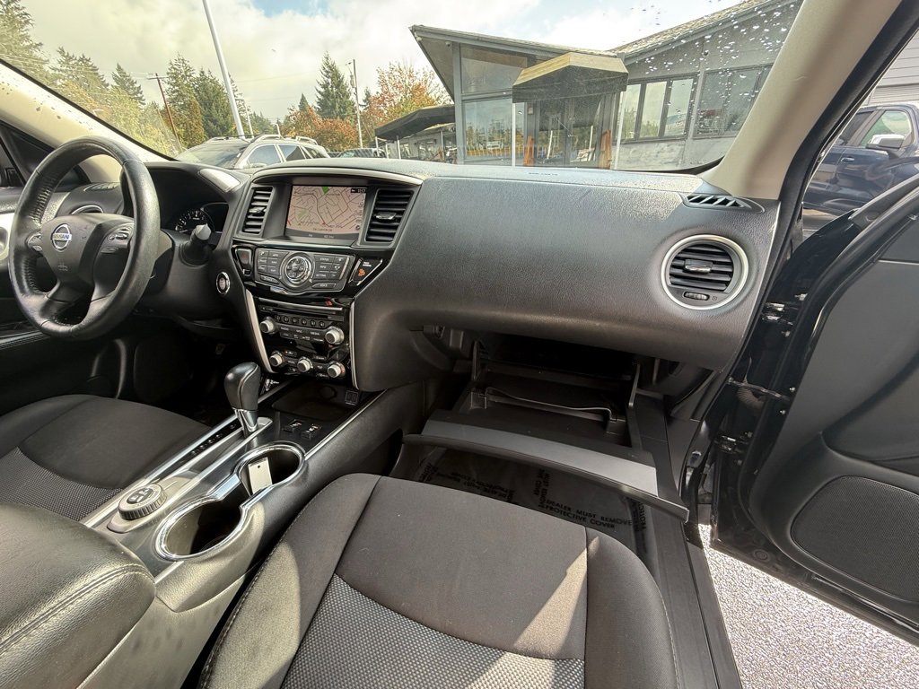 Used 2020 Nissan Pathfinder SV image 32