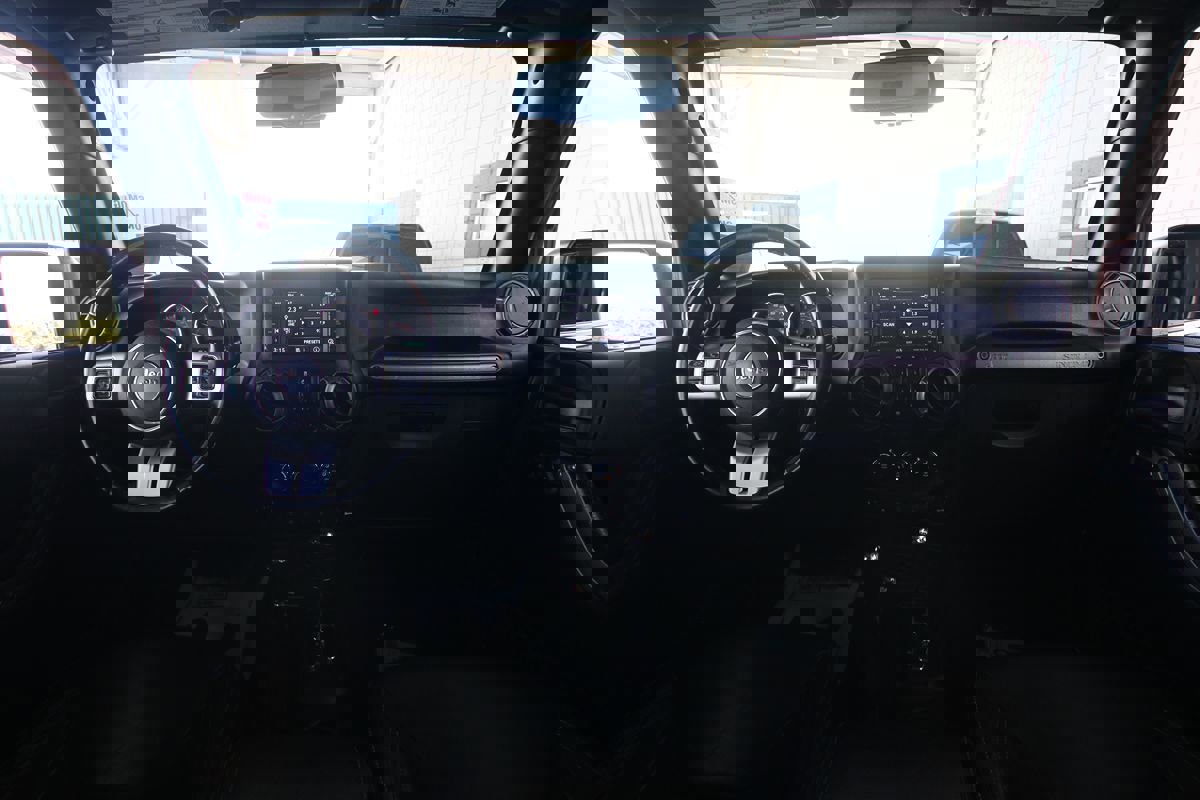 Used 2018 Jeep Wrangler Unlimited Sport image 13