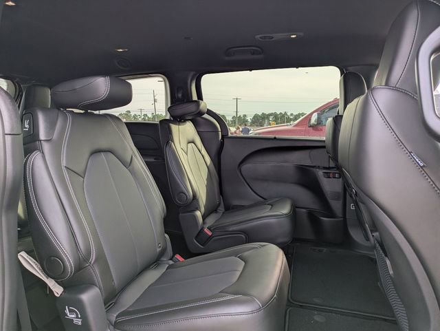 New 2025 Chrysler Pacifica Select image 33