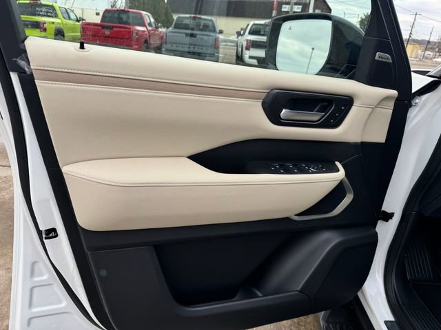 New 2026 Nissan Armada Platinum image 5